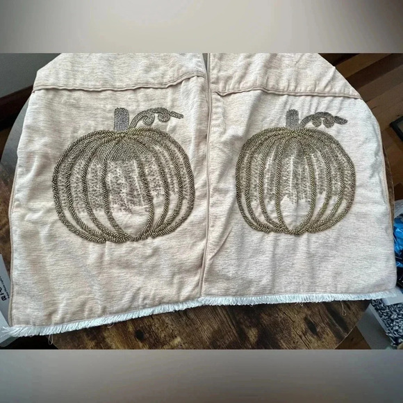 Family Gatherings | beaded pumpkin table runner - Picture 6 of 14